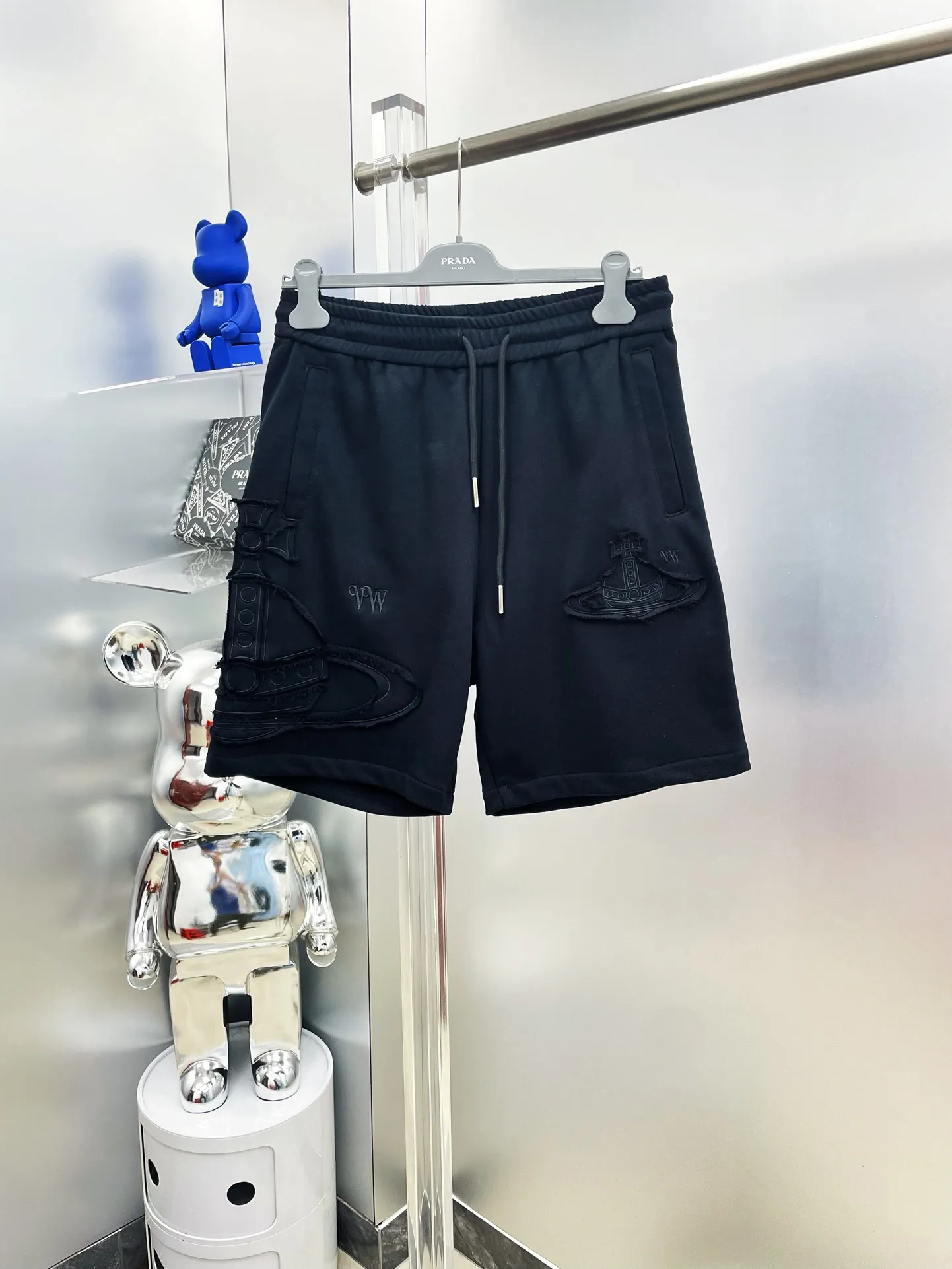 VIVI Queen Mother 2026 Summer New Arrival letter LOGO shorts D High-end customized Breathable fabric Breathable stretch comfort is extremely high, the details are impeccable, top-grade accessories, original logo design concept, delicate and soft feel! The upper body fit is awesome! Size: M-XXXL Please state your height and weight when ordering